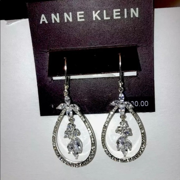 Earring - Picture 2 of 3